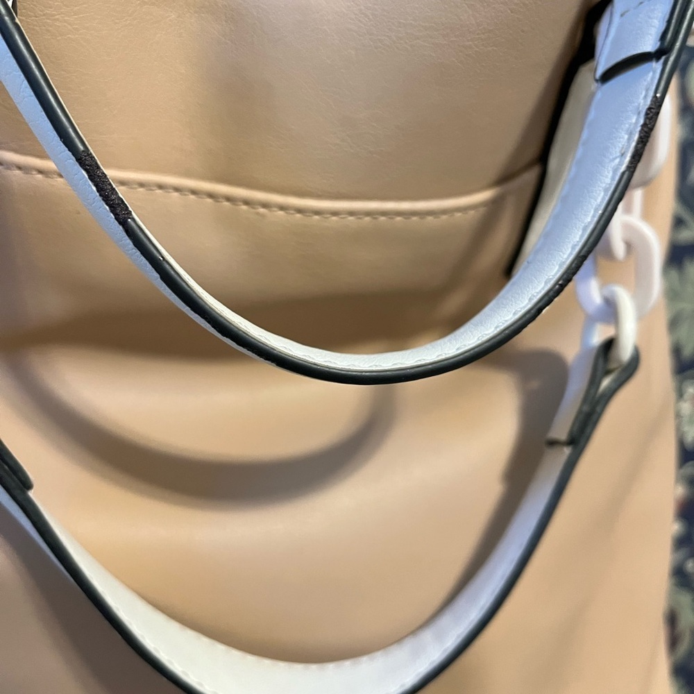 Vera Wang Elegant Cream and Black Tote - Picture 7 of 10